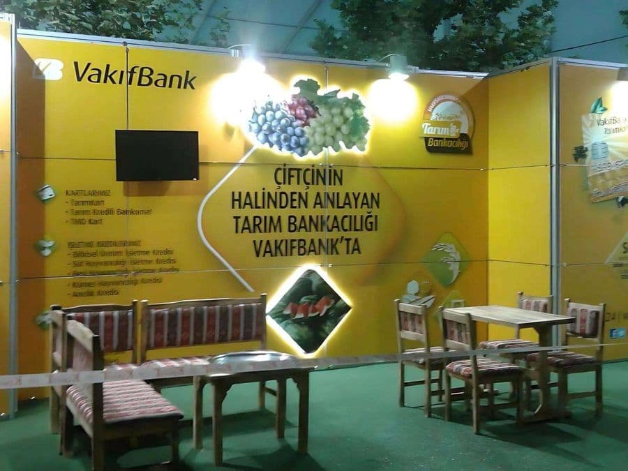 VakıfBank'ın ürünlerini tanıttığı fuar standı.